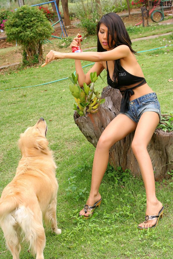 [TheBlackAlley] Rita Chan jugando con cachorros y mujeres hermosas