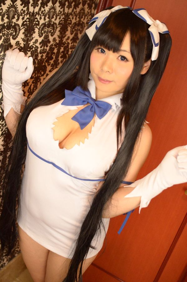 Yui Okada << Est-ce mal de chercher un donjon? >> Hestia [Bureau de vente de Dotechin]