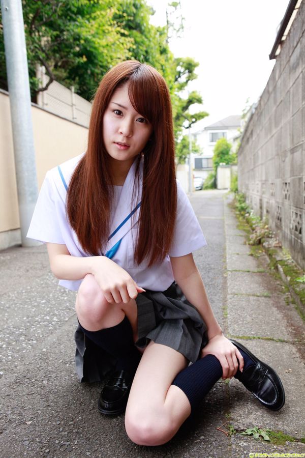 Shiori Asana << Eine perfekte Mischung aus süßem Loli-Gesicht und Uniform!