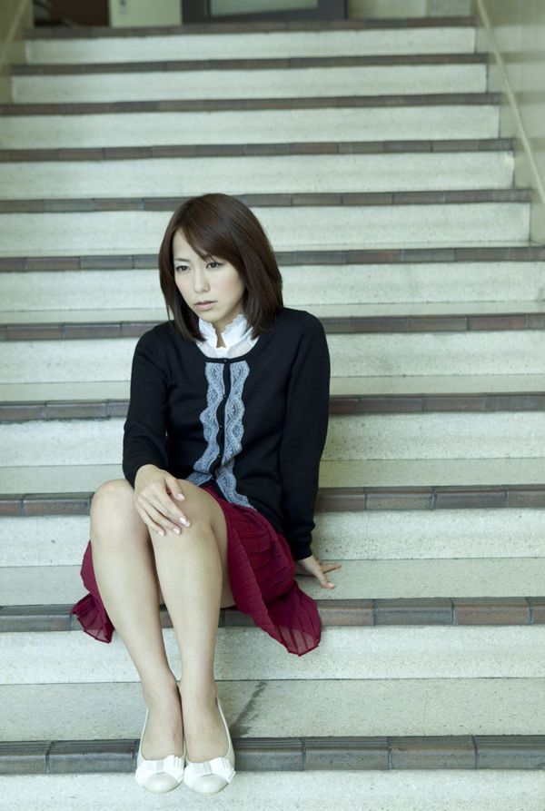 [秀人 XiuRen] No.2275 Nalu Selena "White Shirt Black Short Skirt Workplace Secretary OL Series"