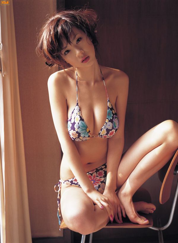 [Bomb.TV] Numero di marzo 2006 di Aki Hoshino Aki Hoshino