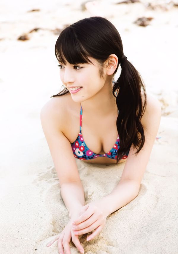 Sayumi Michishige "Beauty Rufille" + - + 9 °