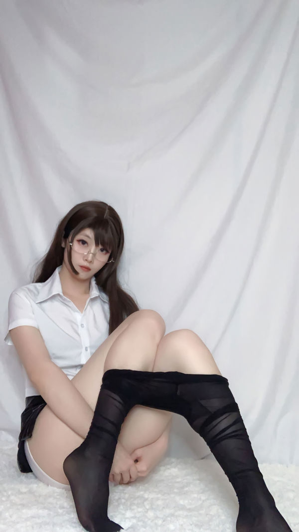 [Internet celebrity COSER photo] Bai Lu is very white - OL classroom