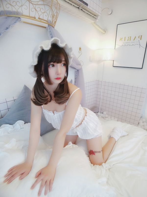 [Ảnh Cosplay] Vẻ đẹp hai chiều của bộ đồ ngủ cô gái Furukawa kagura