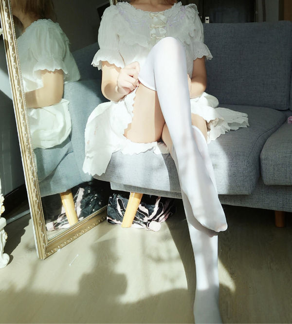 [Net Red COSER Photo] Dimensional Girl Nianxue ww-White Long Tube Over-the-Knee Chaussettes