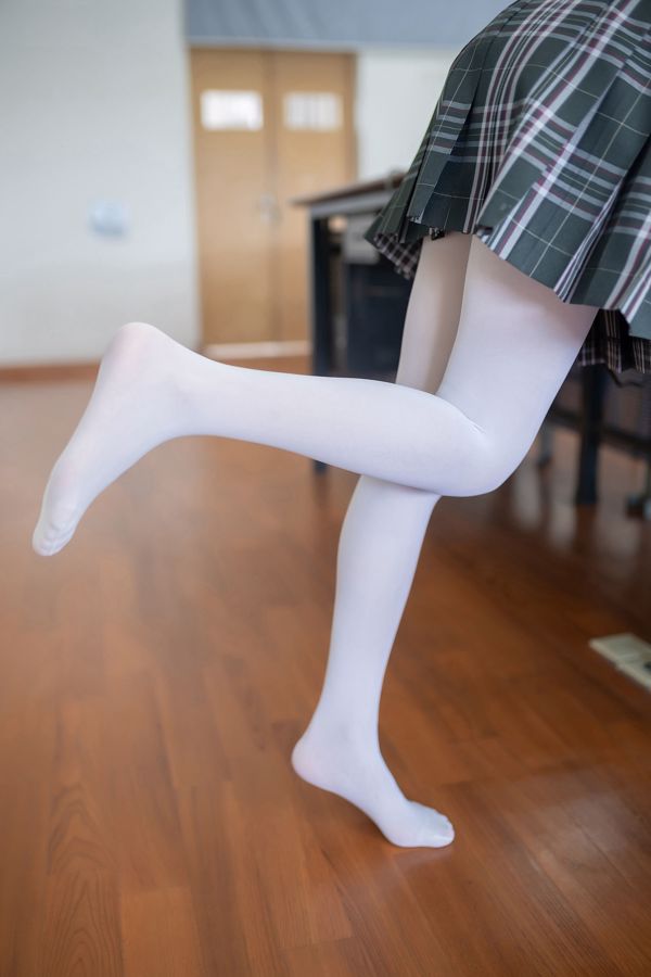 [Field of Wind] NO.069 Classroom white silk long legs