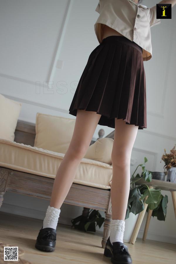 Model shirt "Xiaoshan first taste of JK cotton socks" [IESS Weird and Interesting] Beautiful legs and silk feet