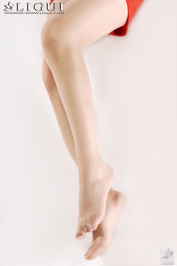 Model Wen Jing "Latar Belakang Mewah, Temperamen Mulia" [丽 柜 LiGui] Foto kaki dan kaki giok yang indah