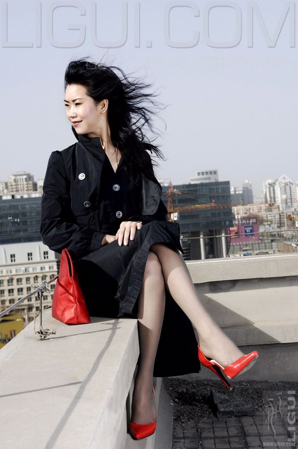 [丽 柜 LiGui] 모델 Cheng Hailun "Red and Black"실크 발 사진 사진