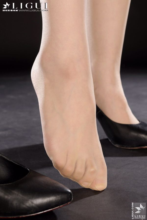Modella Tina "La bellezza seducente di una segretaria femminile" [丽 柜 LiGui] Foto di belle gambe e piedi