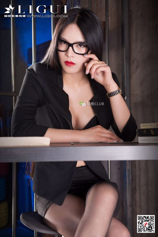 Het beenmodel is duidelijk "Teacher Black Silk" [Ligui Ligui]