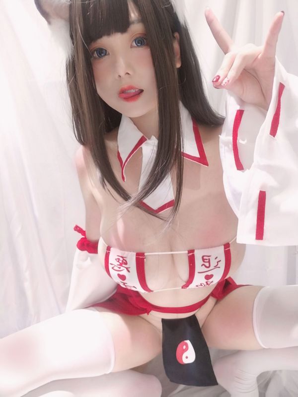 [Ảnh Cosplay] Cô Chị Dễ Thương Honey Juice Cat Qiu - Miko Little Fox