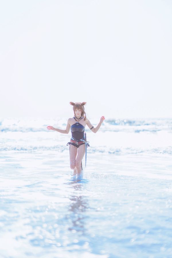 Coser Sakura Momoko "Skyfire Swimsuit"