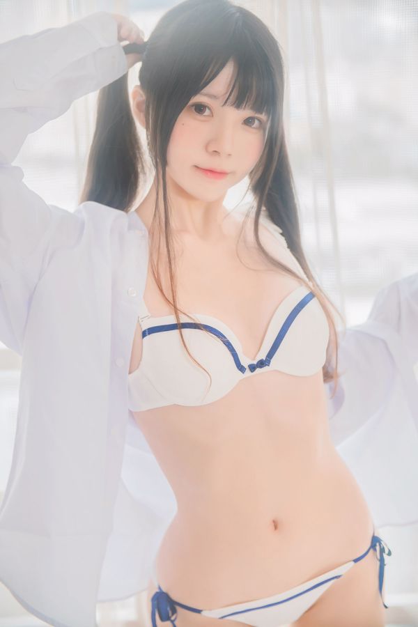 Sakura Momao "Kemeja Putih dan Kuncir Kuda Ganda" [Lori COS]