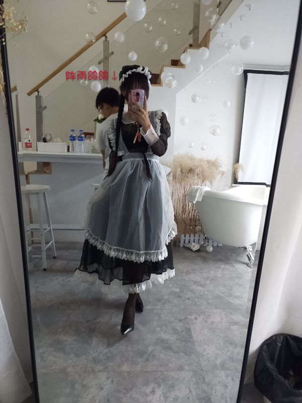 Belle fille coser bude o0 "femme de chambre transparente"