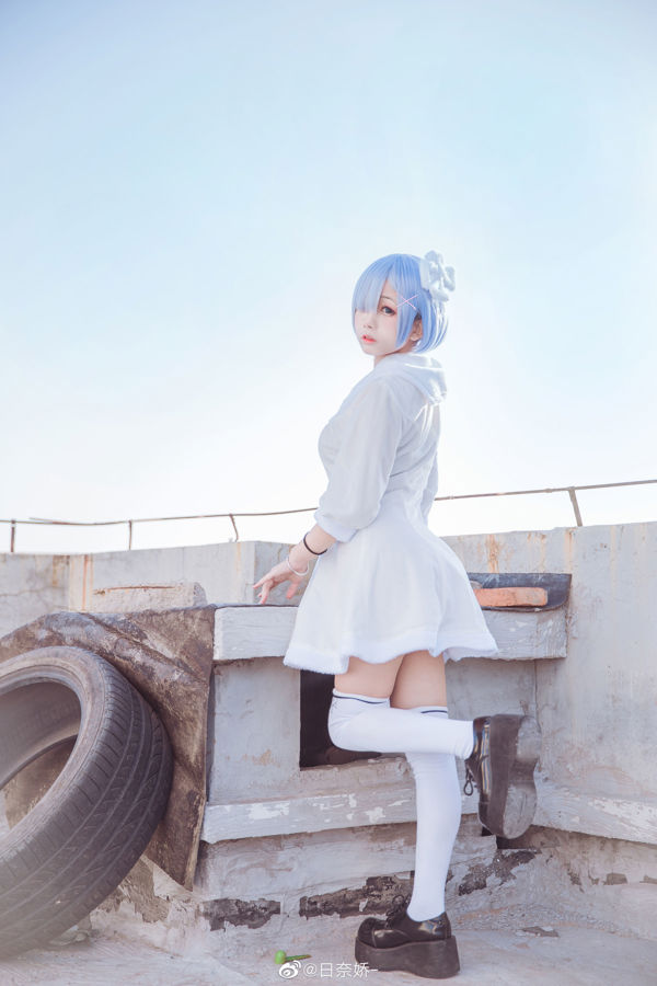 [COS Welfare] Hina Jiao - Rem Biała Sukienka