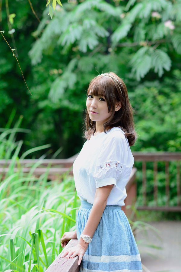 Lee Eun-hye "Outside Photo in Park Skirt" [bellezza coreana]